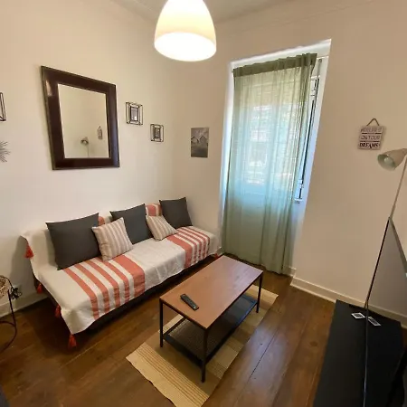 Rosa Surf Shelter Апартаменти *