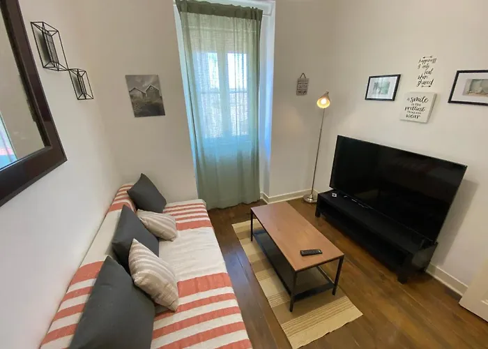 Rosa Surf Shelter Lisboa