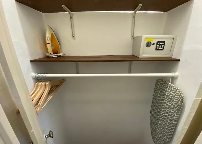 Rosa Surf Shelter Lisboa