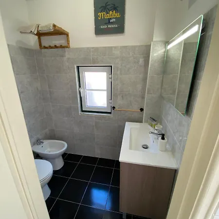 公寓 Rosa Surf Shelter *