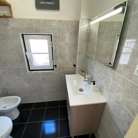 公寓 Rosa Surf Shelter *